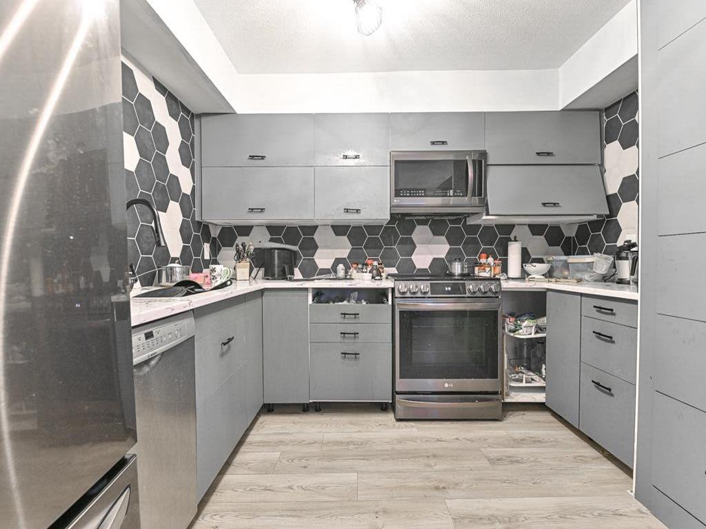 Listing Image for R3080336