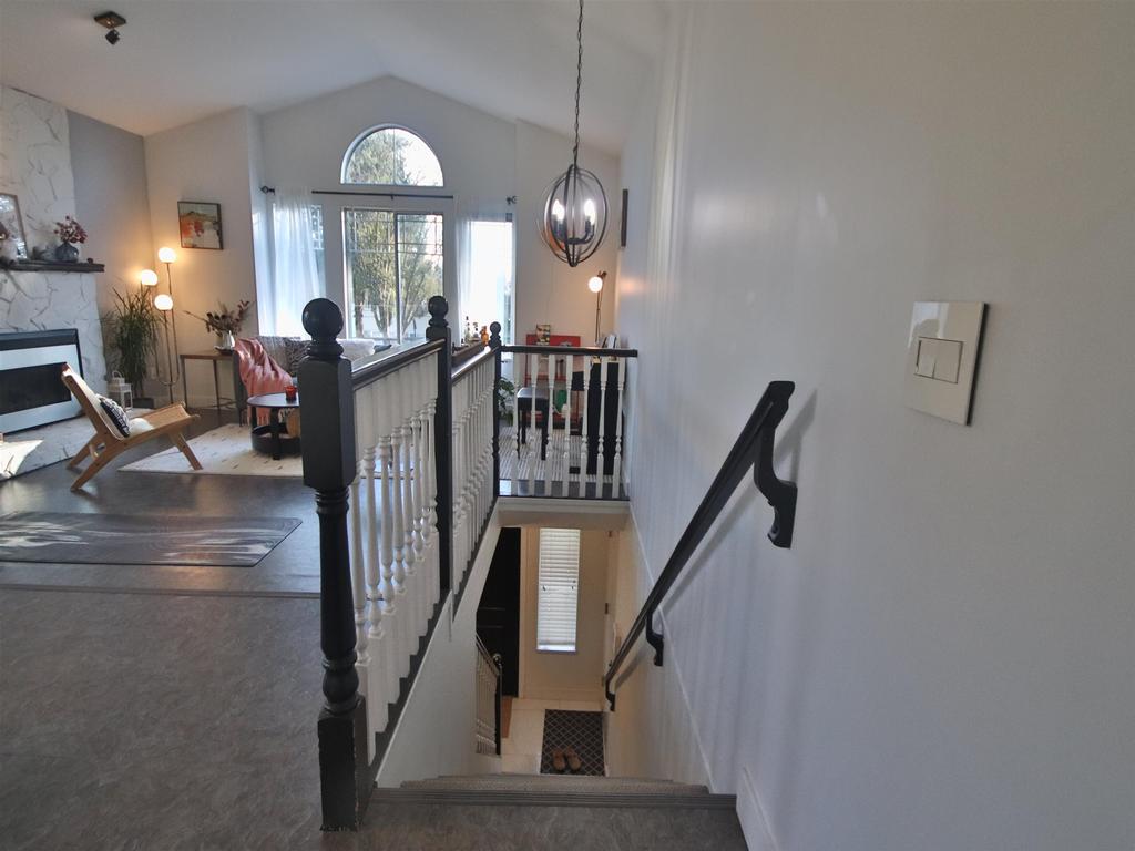 Listing Image for R3080343