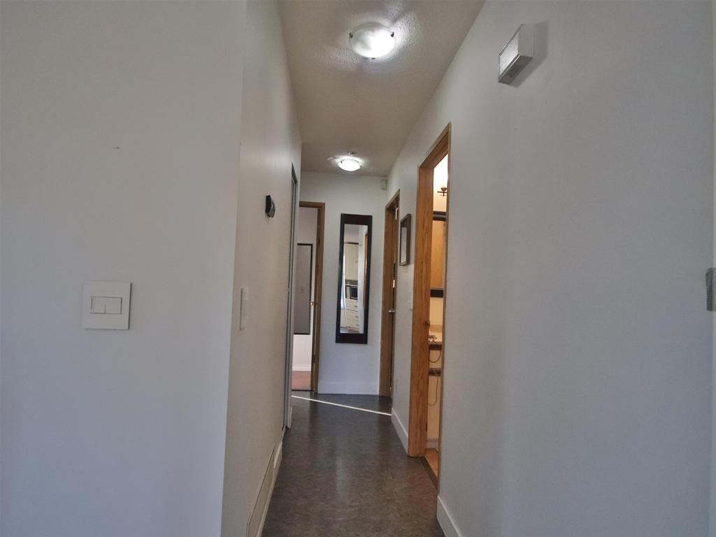 Listing Image for R3080343