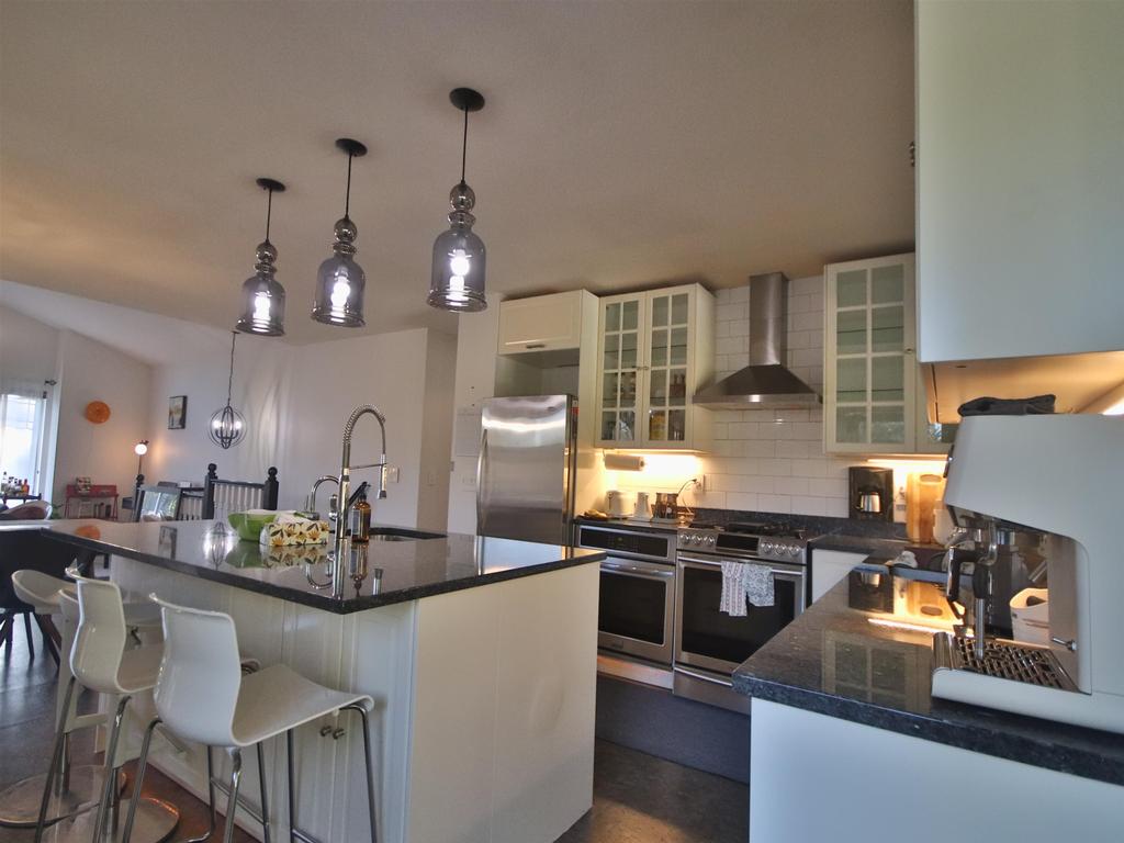 Listing Image for R3080343