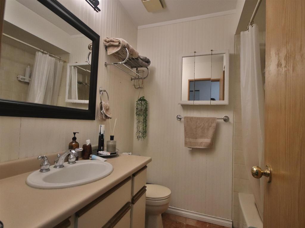 Listing Image for R3080343