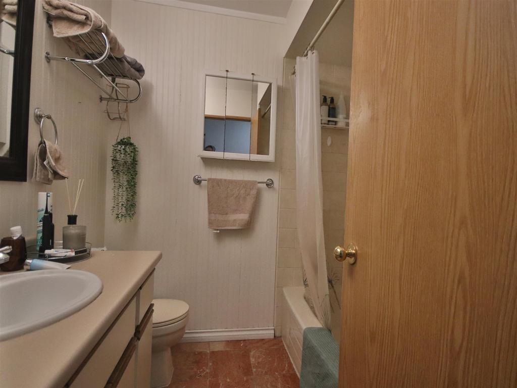 Listing Image for R3080343