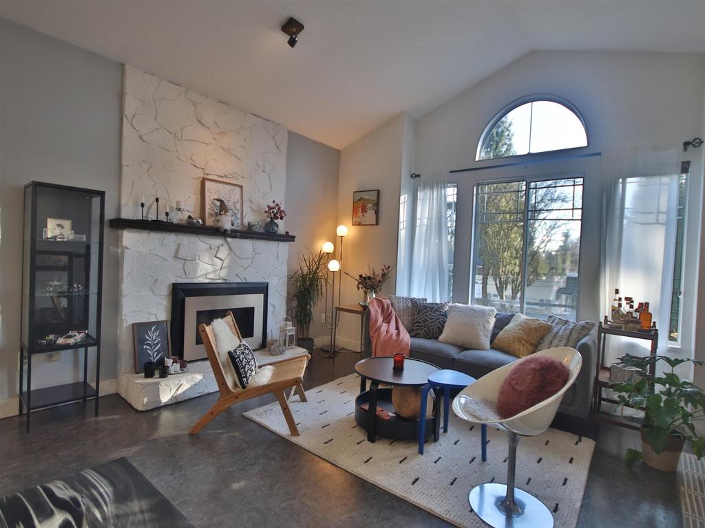 Listing Image for R3080343