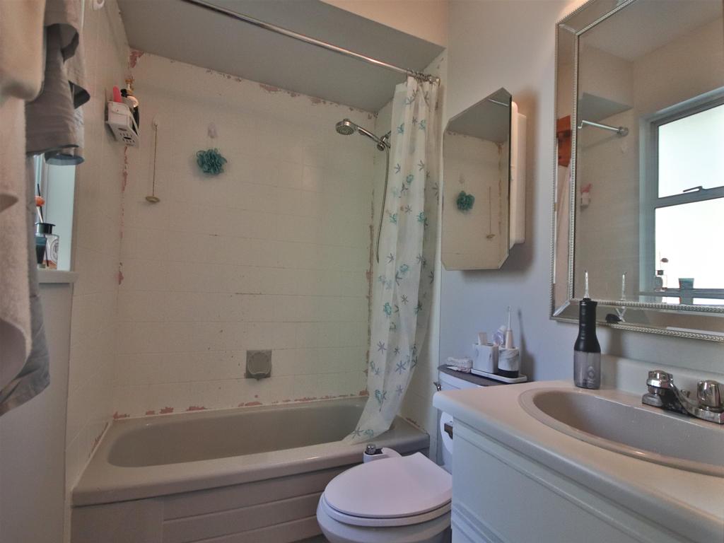 Listing Image for R3080343