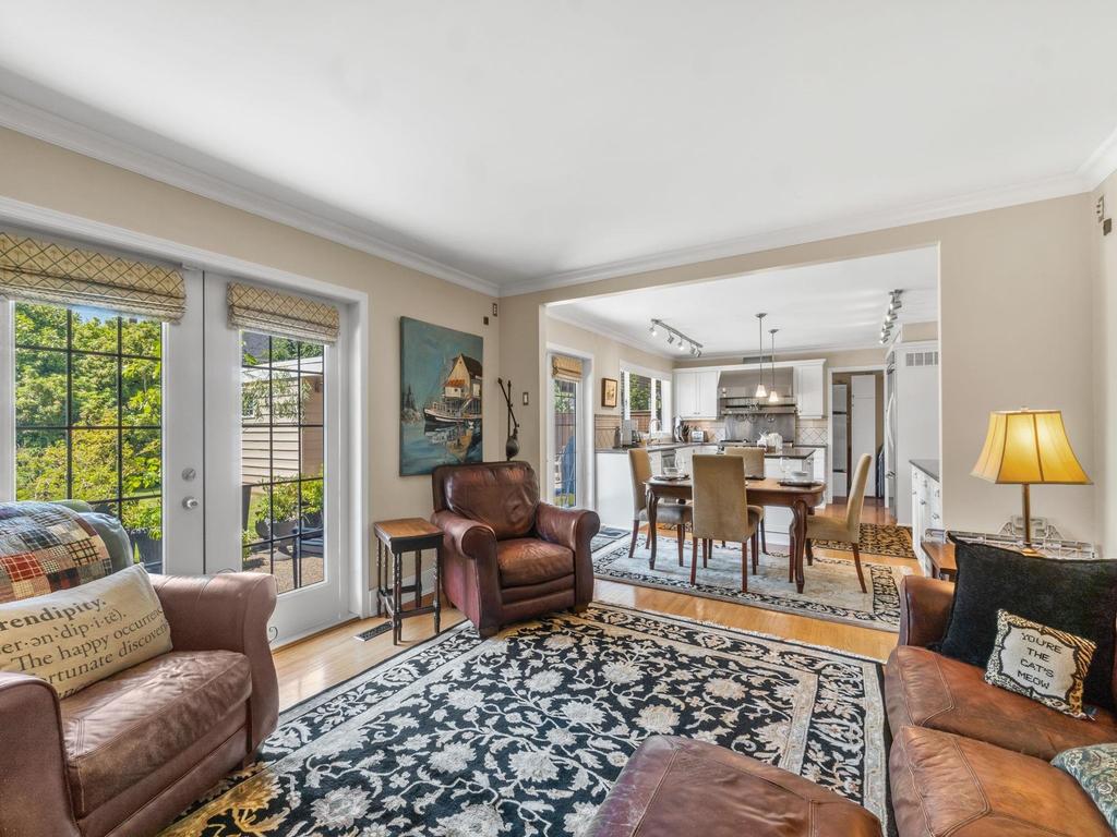 Listing Image for R3080351