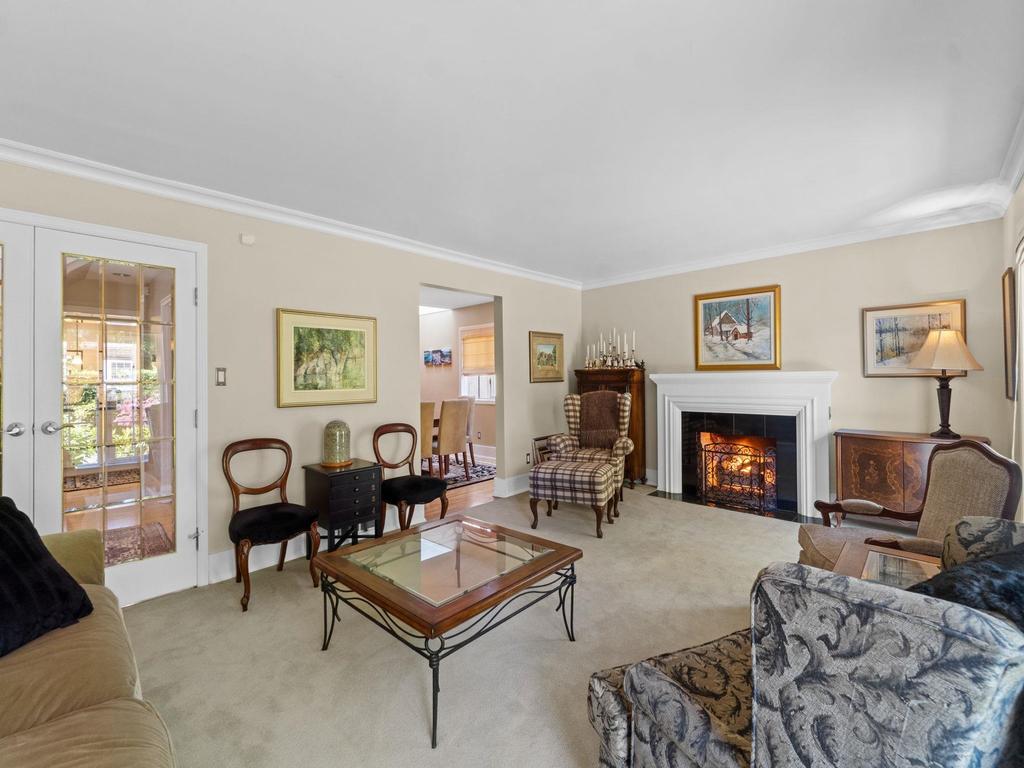 Listing Image for R3080351