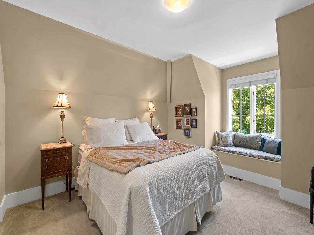 Listing Image for R3080351