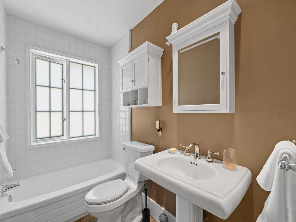 Listing Image for R3080351