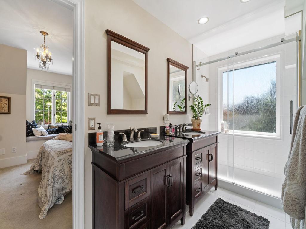 Listing Image for R3080351