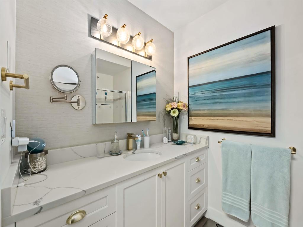 Listing Image for R3080352