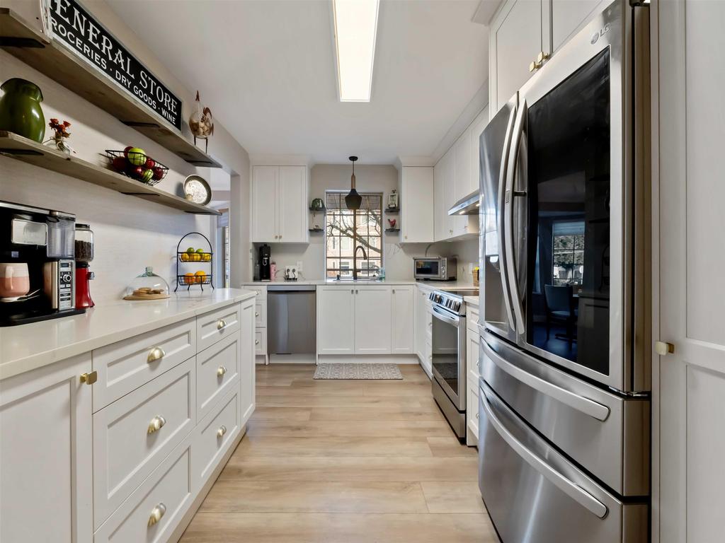 Listing Image for R3080352