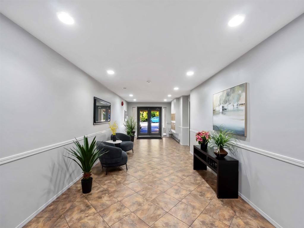 Listing Image for R3080352