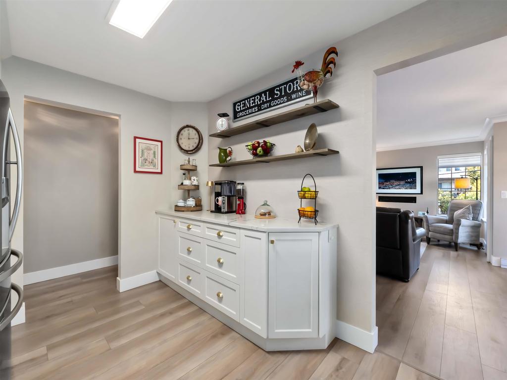 Listing Image for R3080352