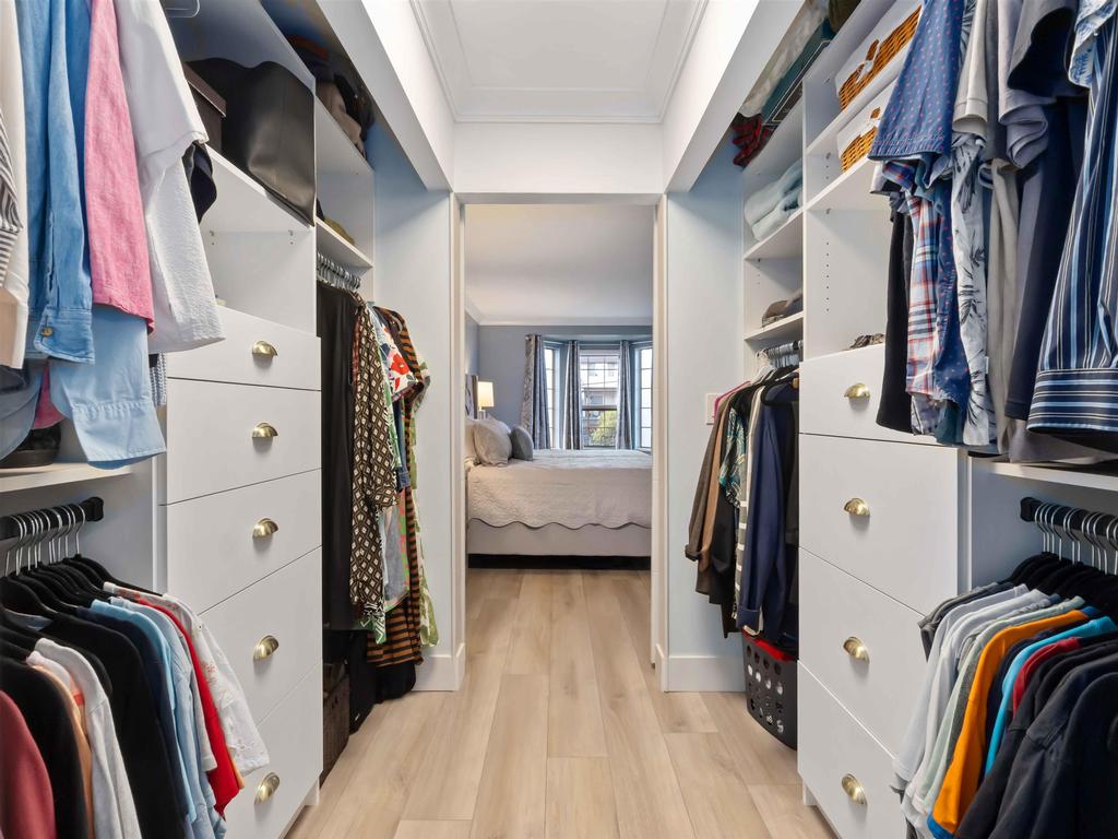 Listing Image for R3080352