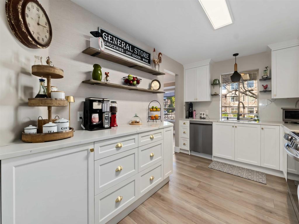 Listing Image for R3080352