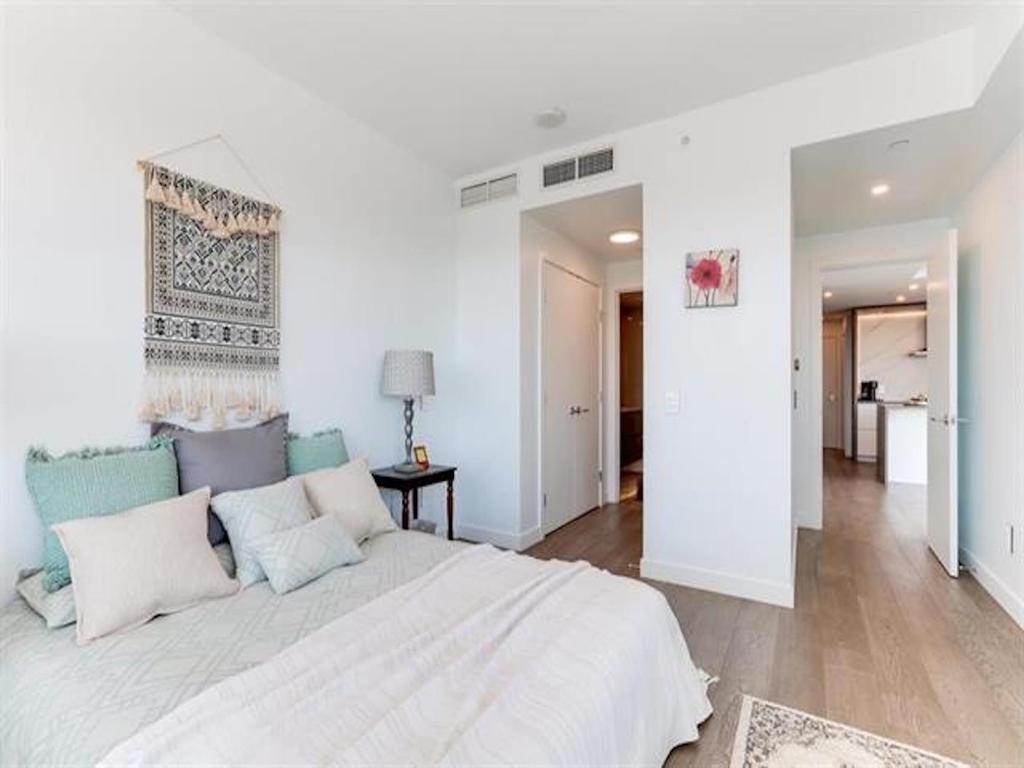 Listing Image for R3080355