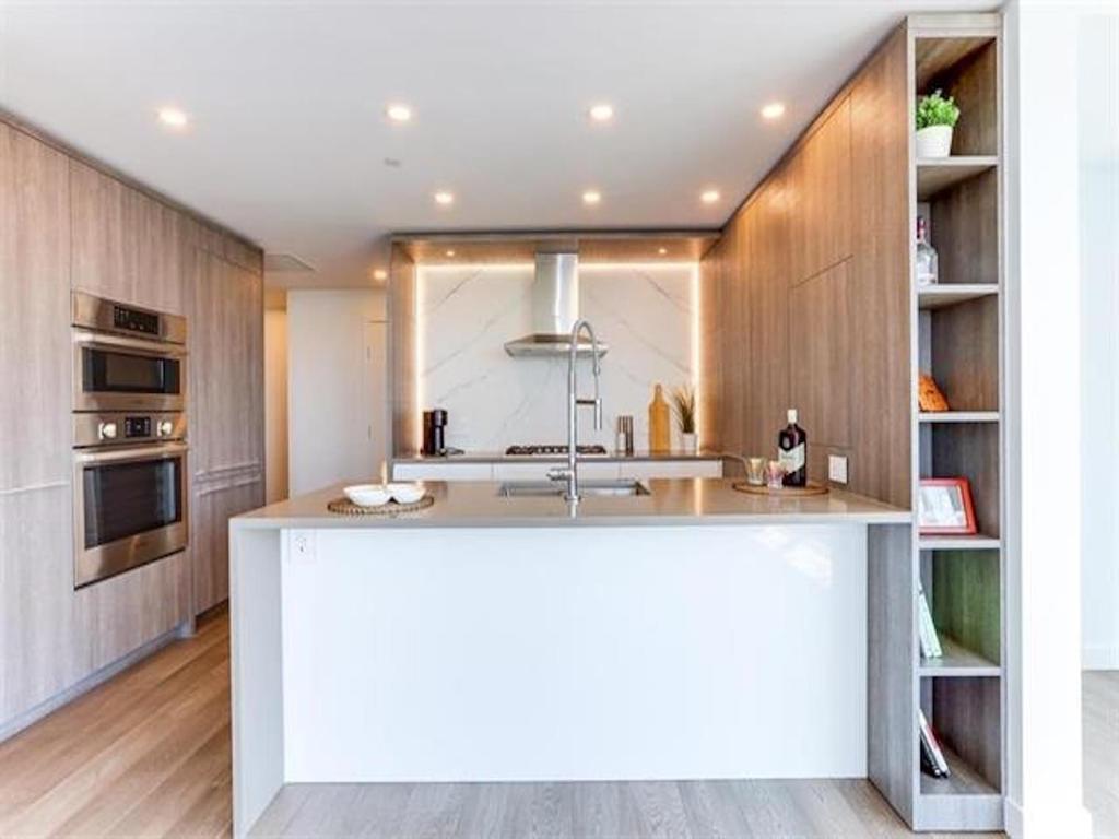 Listing Image for R3080355