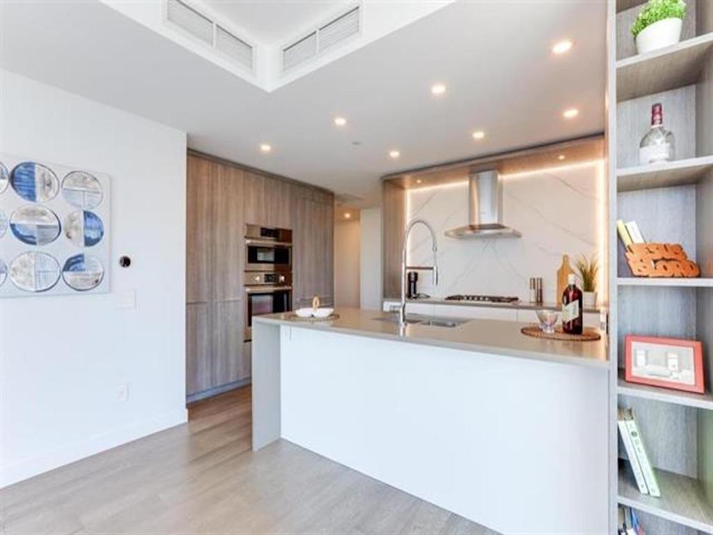 Listing Image for R3080355