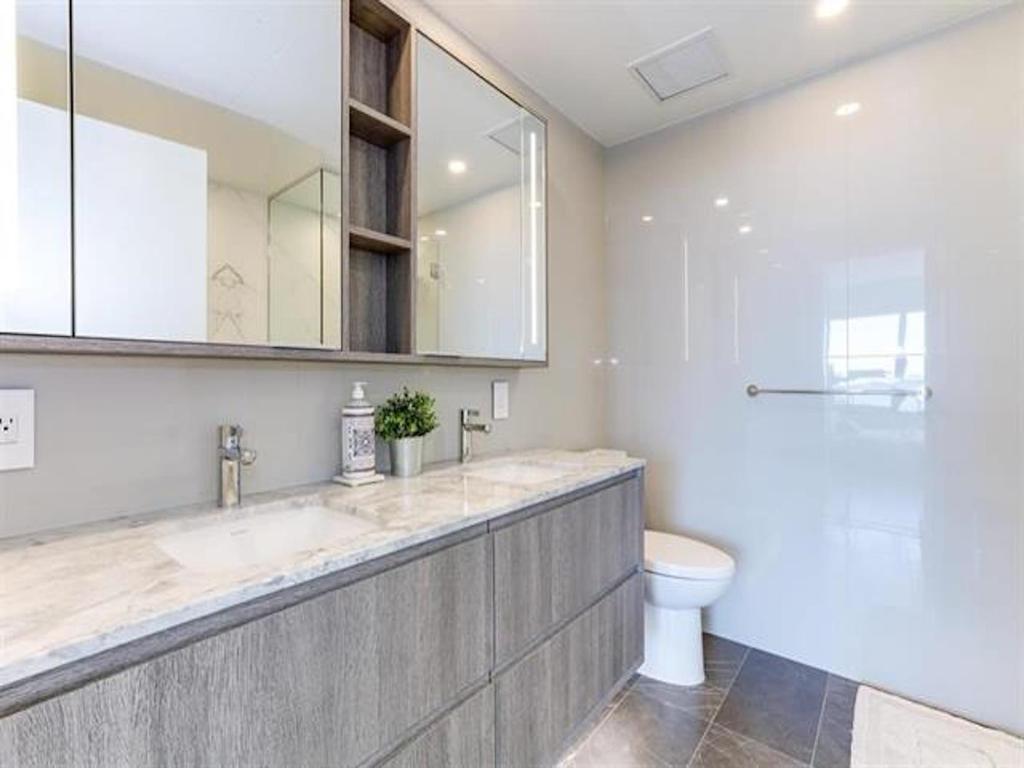 Listing Image for R3080355