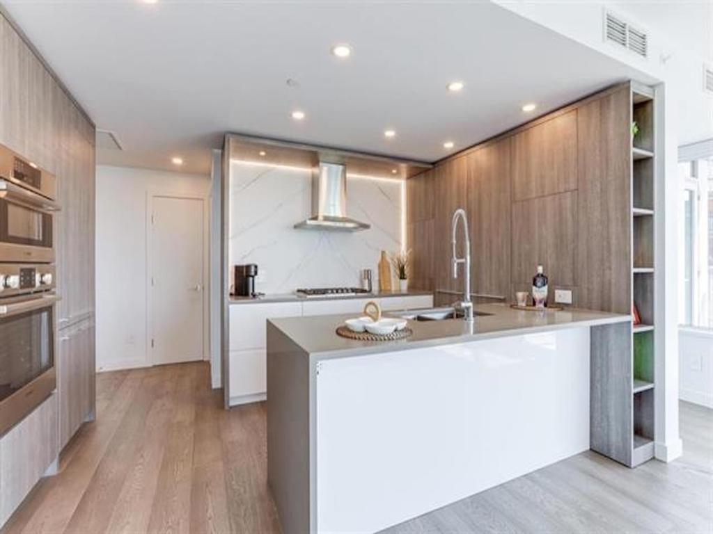 Listing Image for R3080355