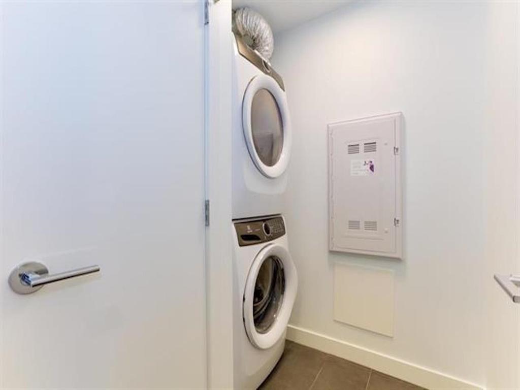 Listing Image for R3080355