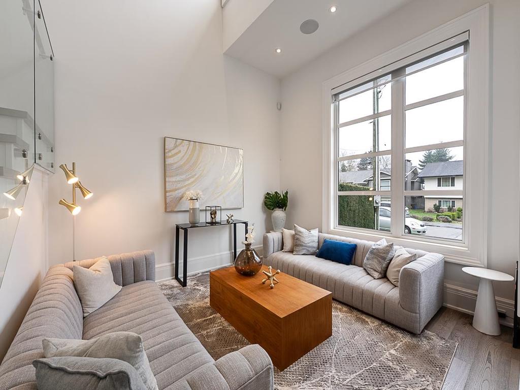 Listing Image for R3080356