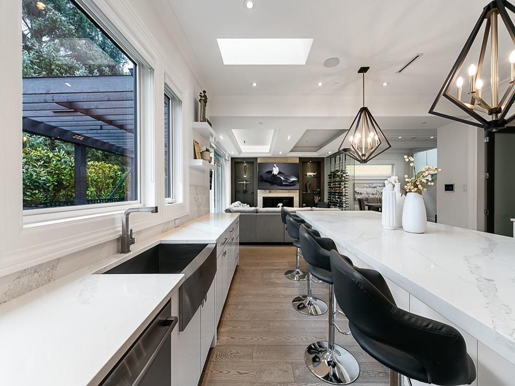 Listing Image for R3080356