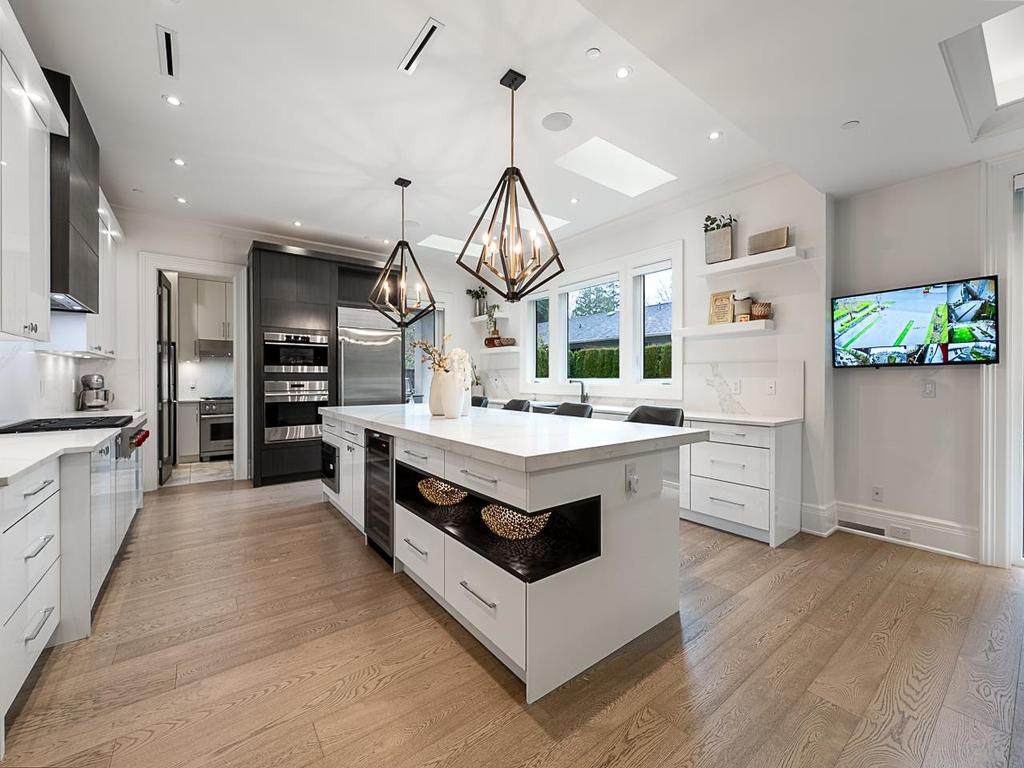 Listing Image for R3080356