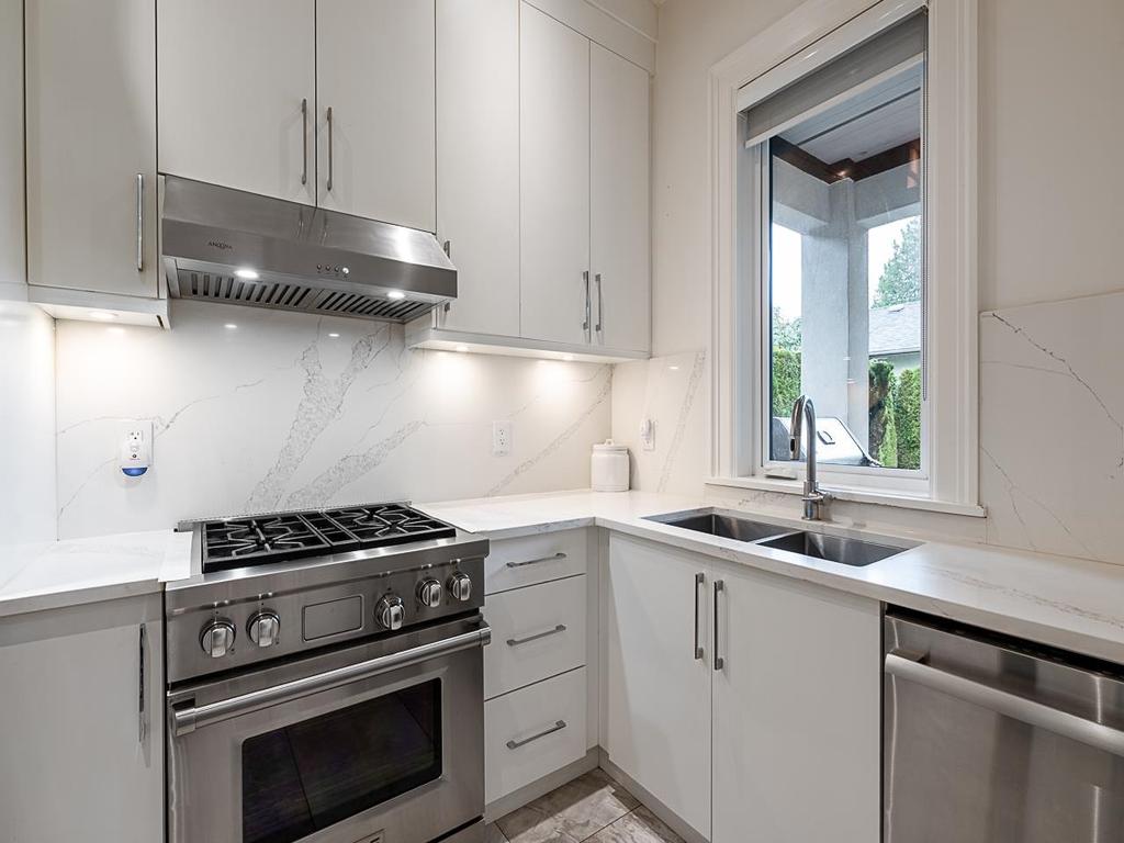 Listing Image for R3080356