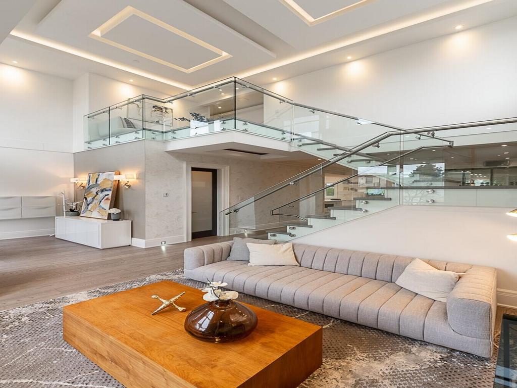 Listing Image for R3080356