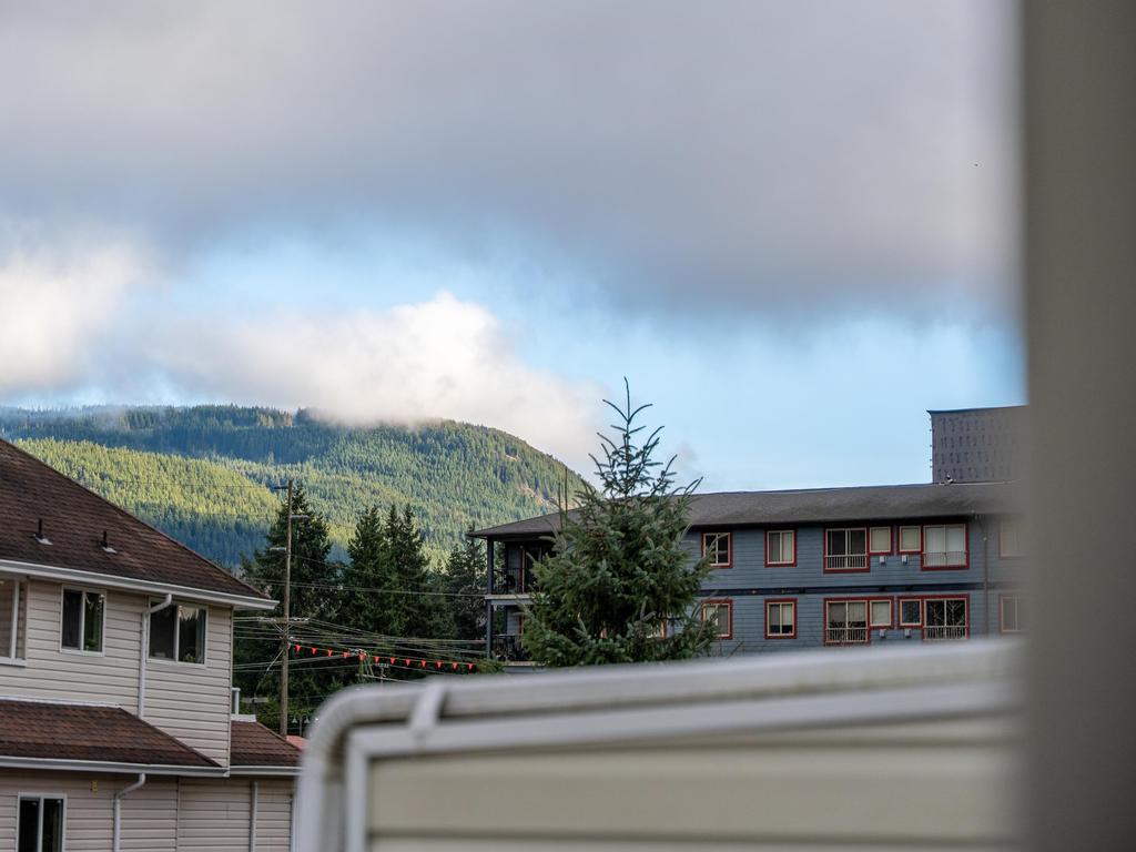 Listing Image for R3080362