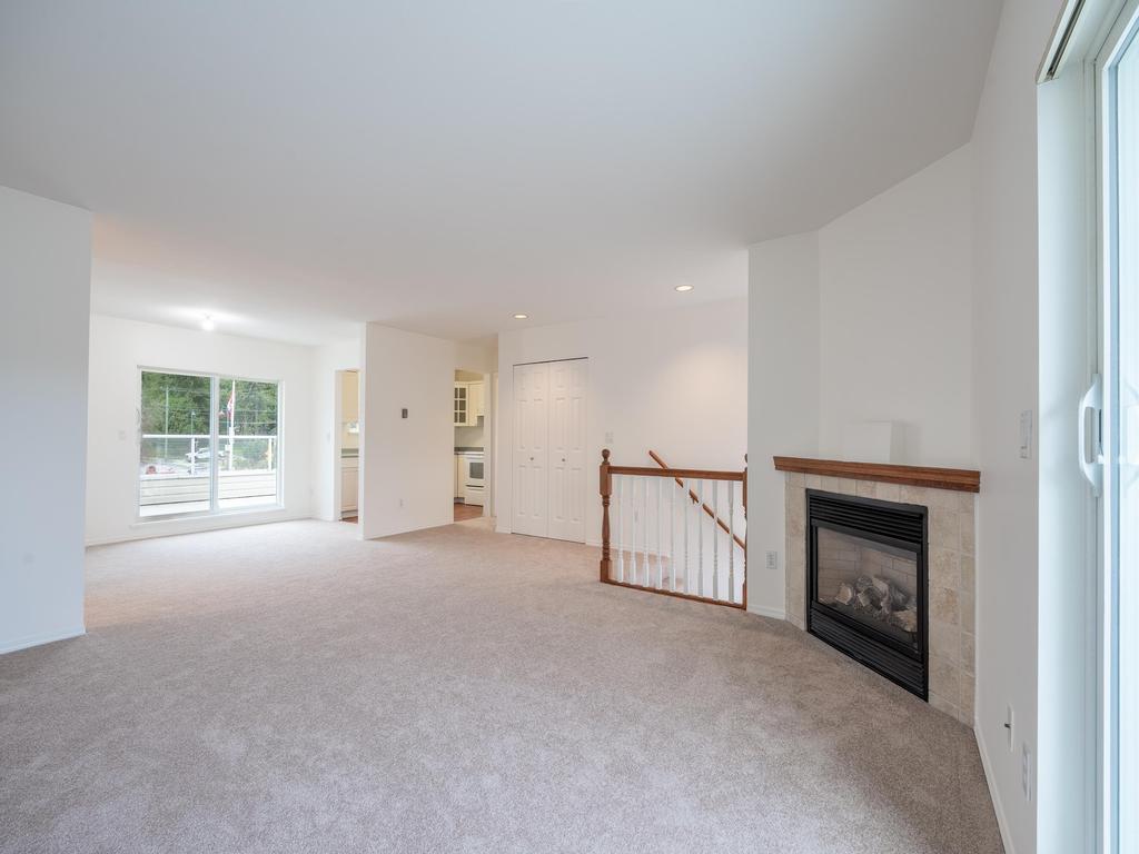 Listing Image for R3080362