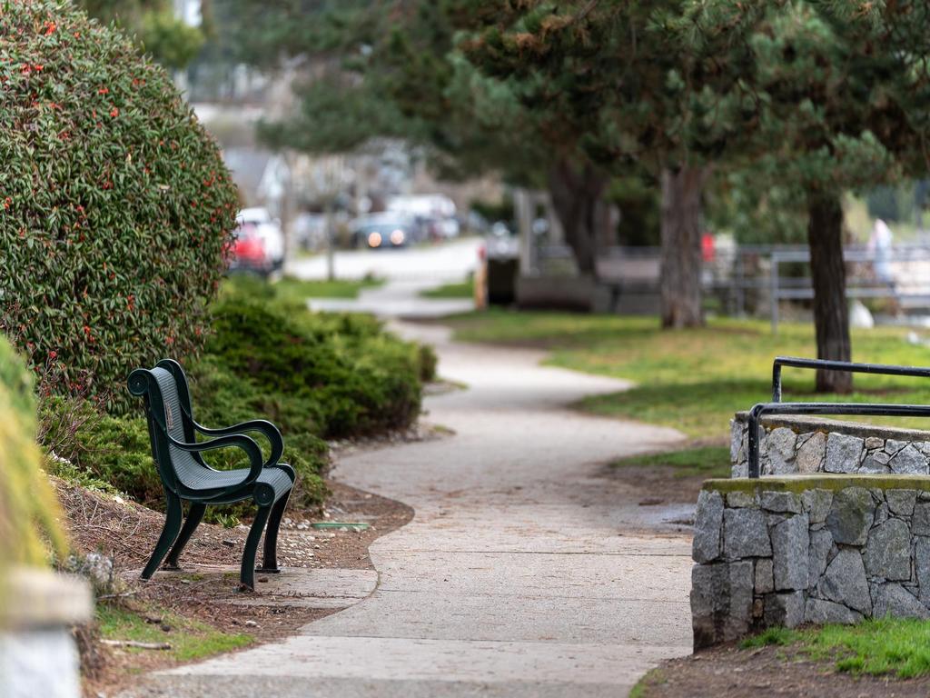 Listing Image for R3080362