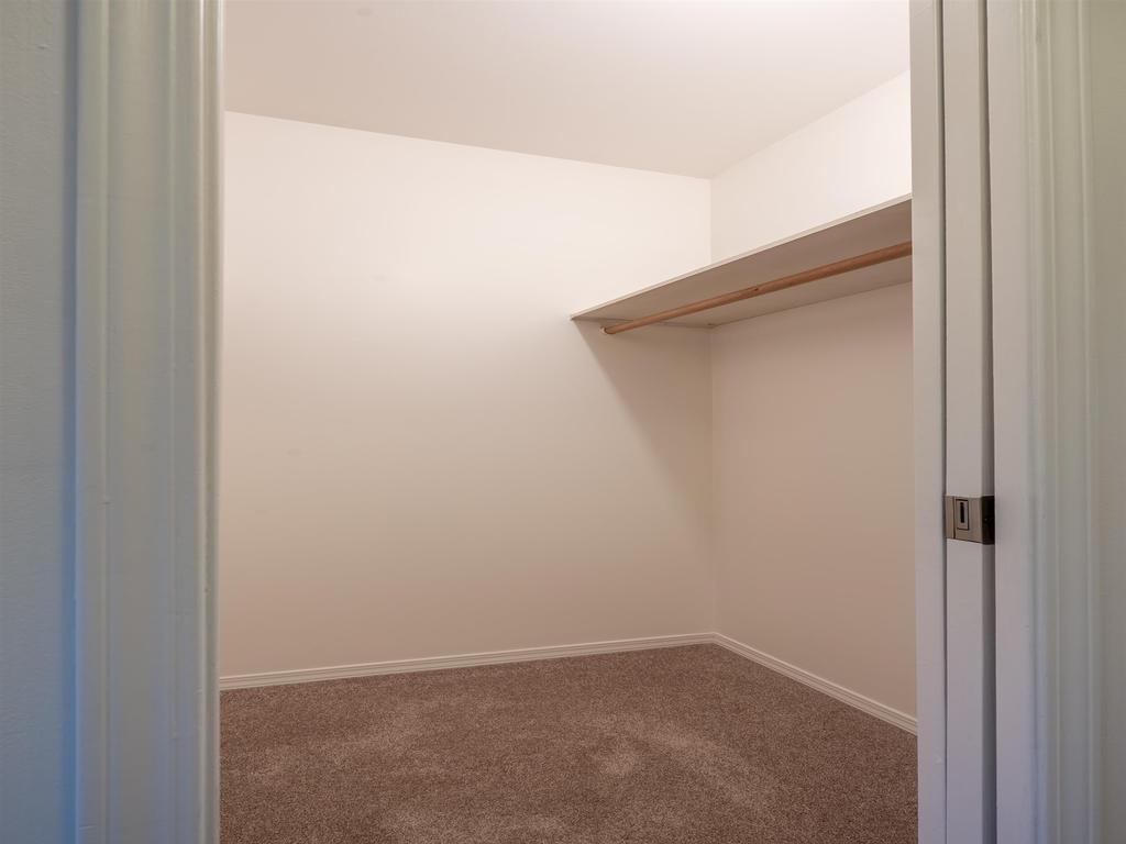 Listing Image for R3080362