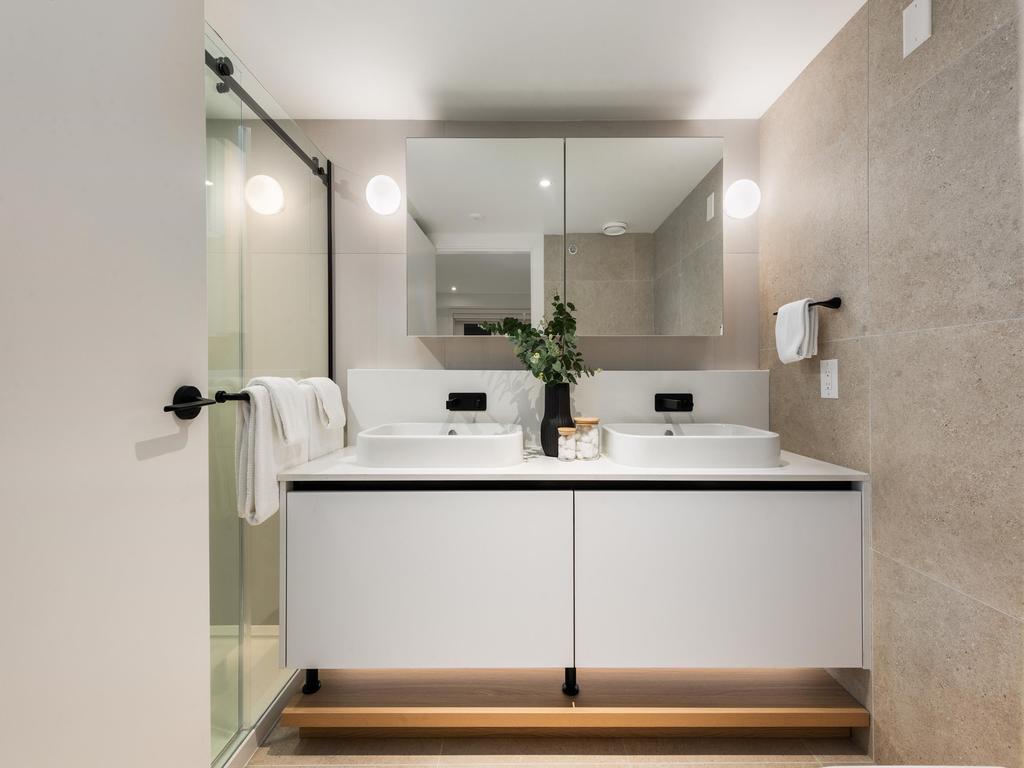 Listing Image for R3080370