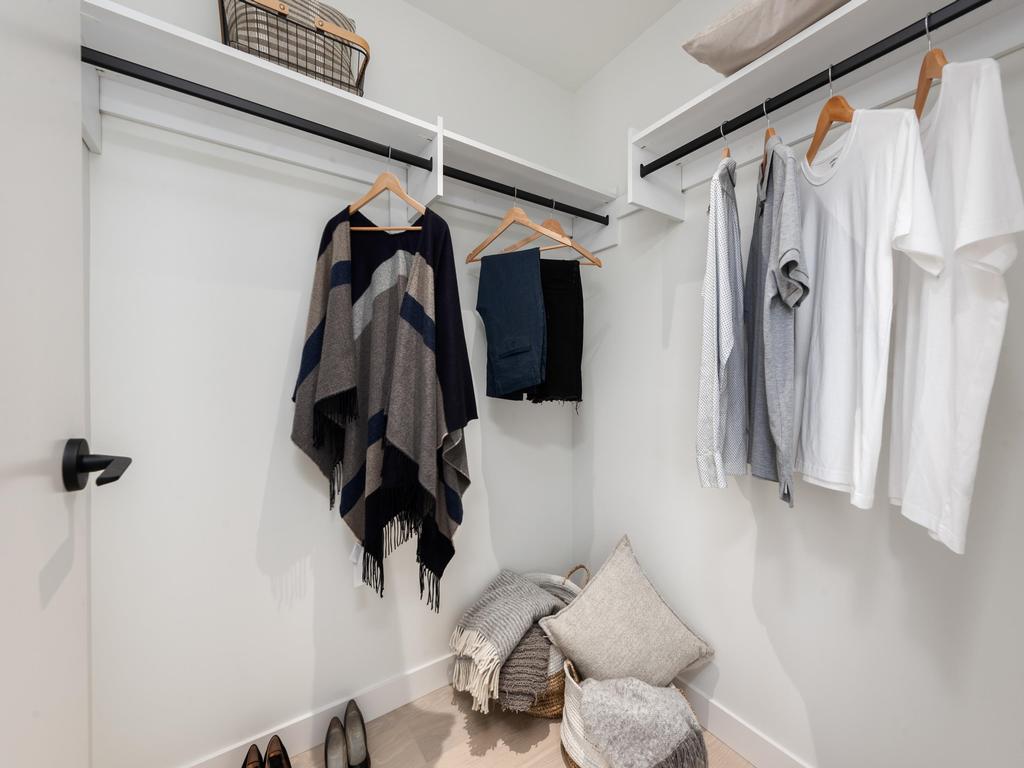 Listing Image for R3080370