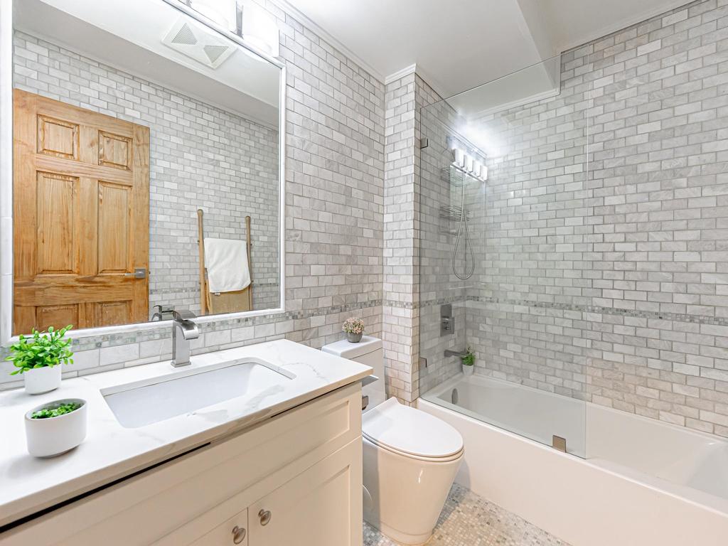 Listing Image for R3080382