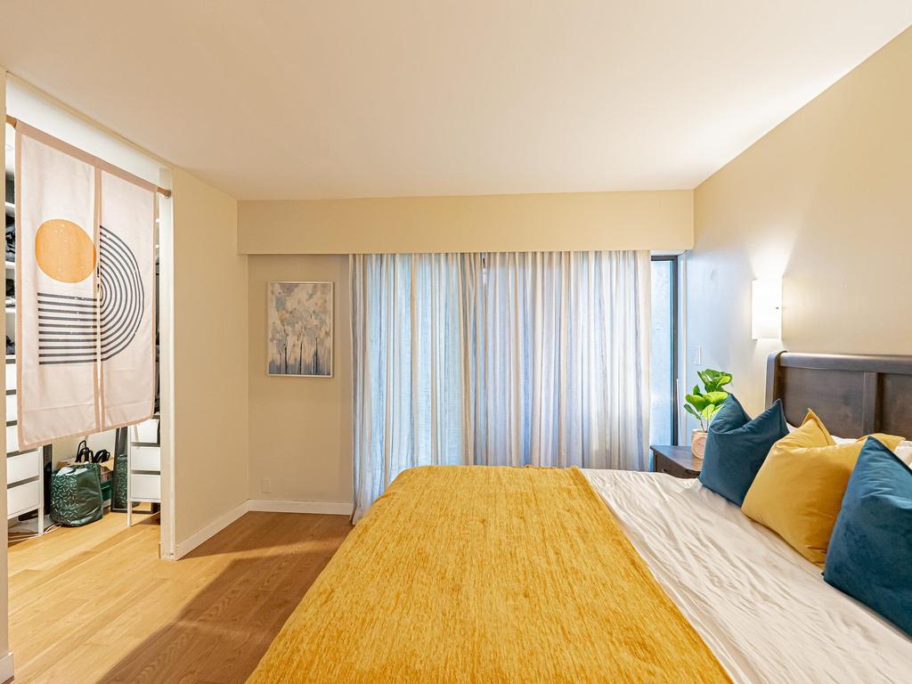 Listing Image for R3080382