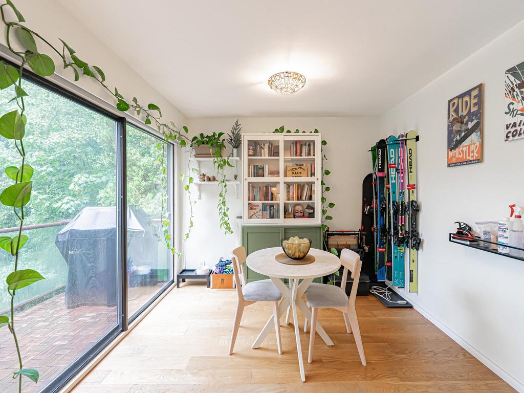 Listing Image for R3080382