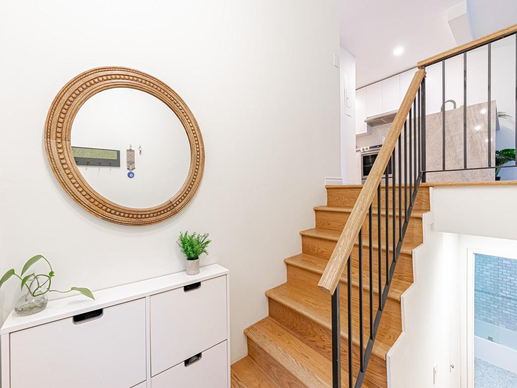 Listing Image for R3080382