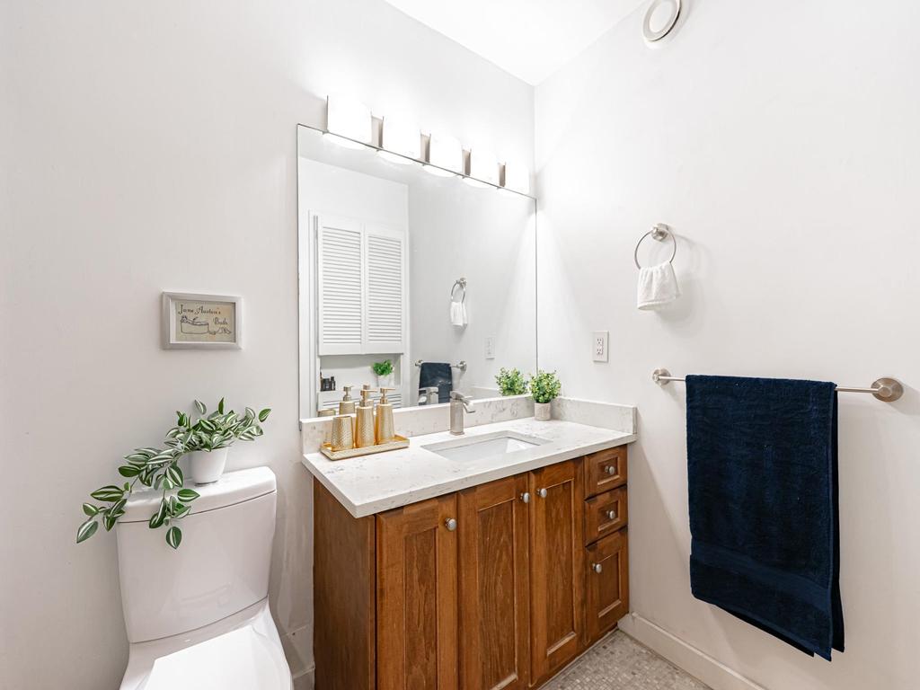 Listing Image for R3080382