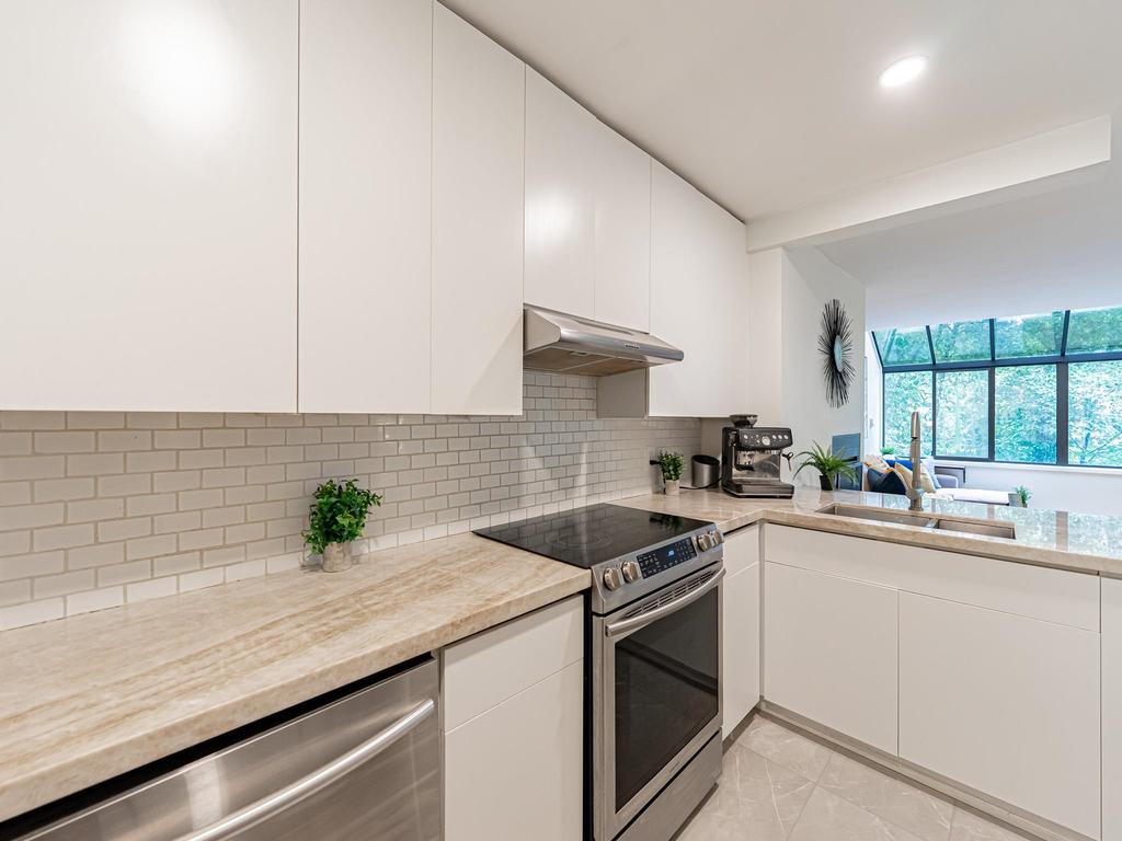 Listing Image for R3080382