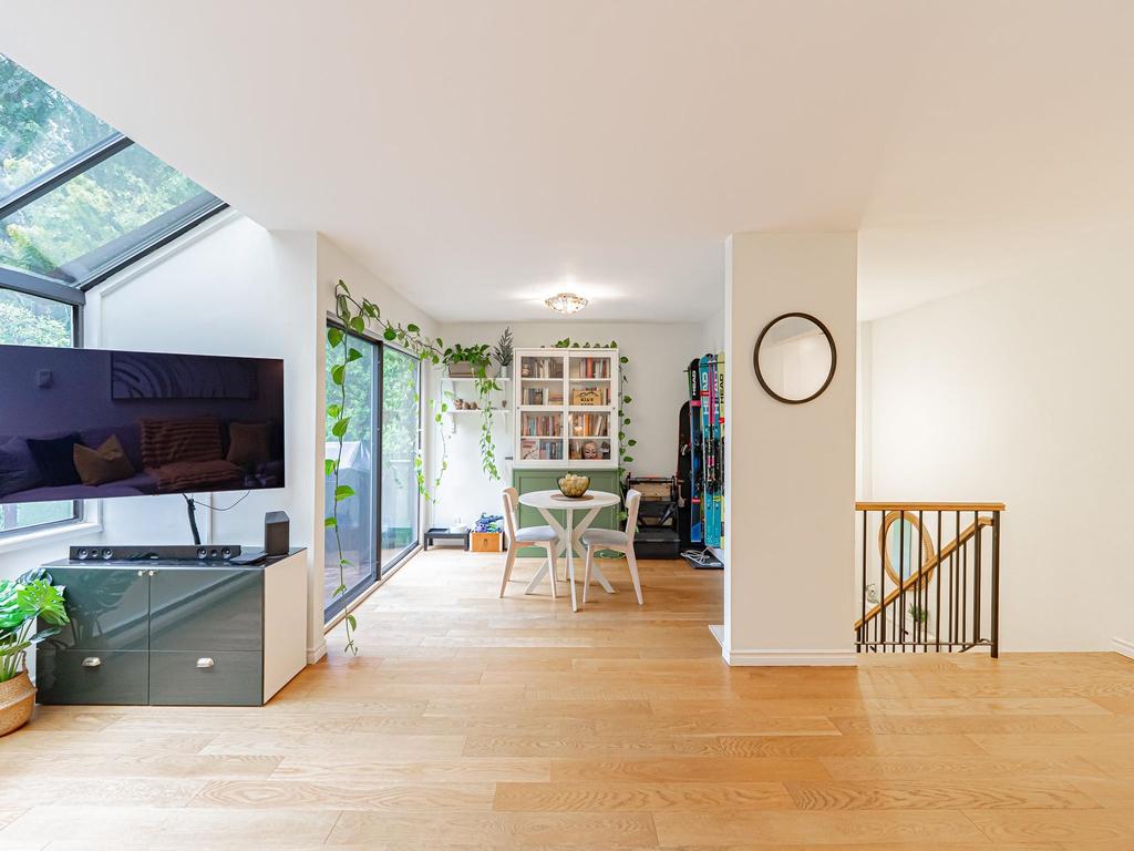 Listing Image for R3080382