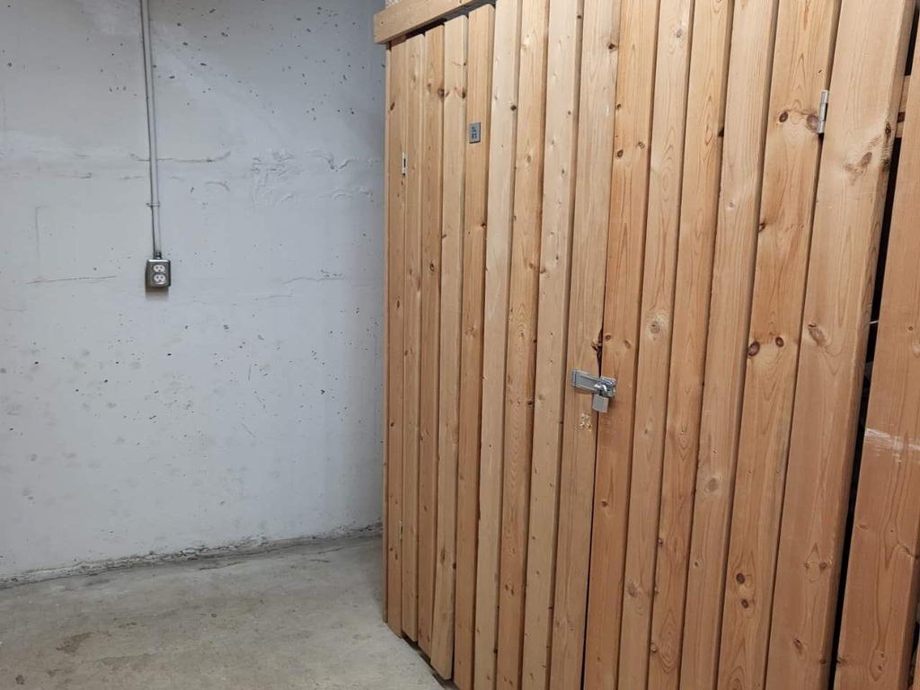 Listing Image for R3080387