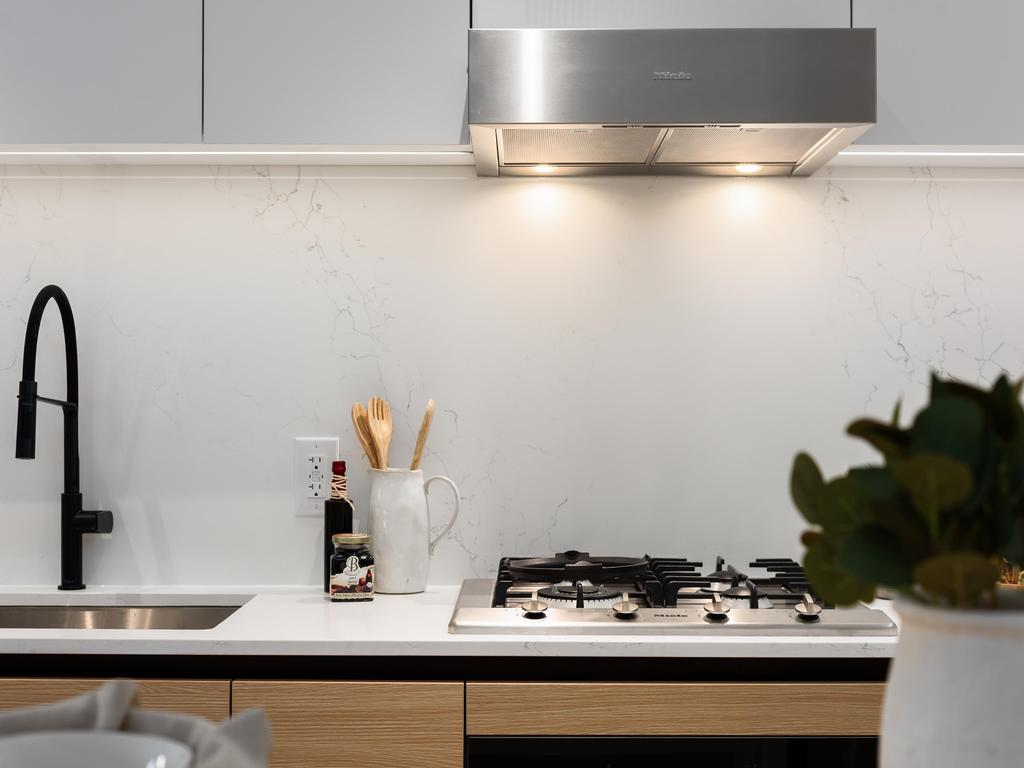 Listing Image for R3080388