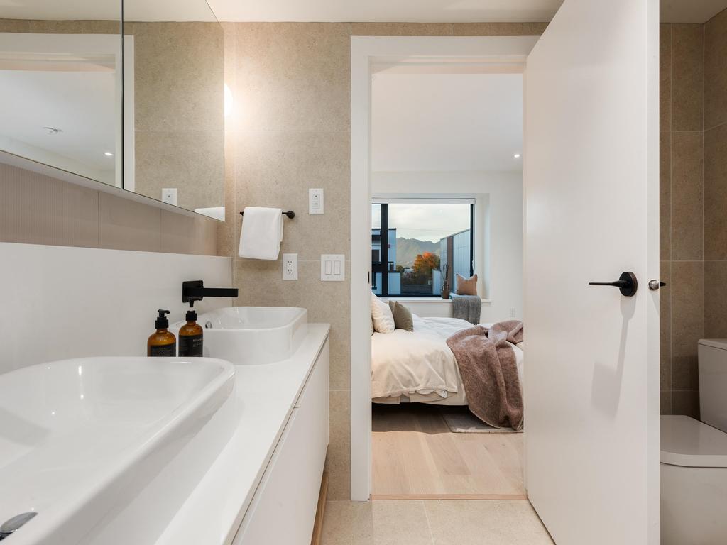 Listing Image for R3080388