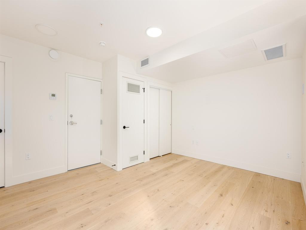 Listing Image for R3080390