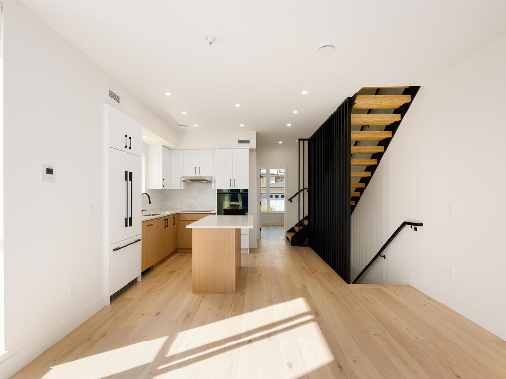 Listing Image for R3080390