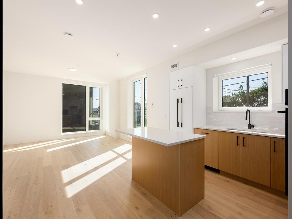 Listing Image for R3080390