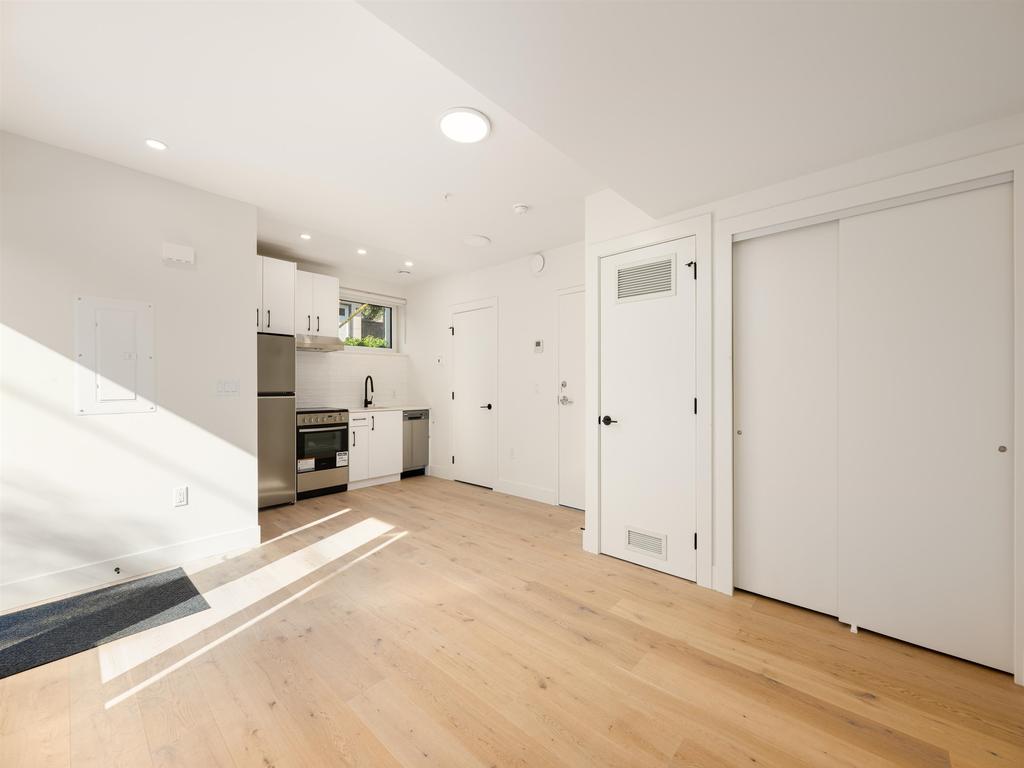 Listing Image for R3080390